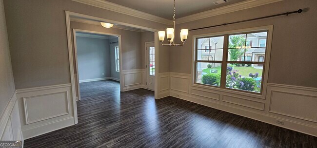 Building Photo - 352 Newshaw Dr