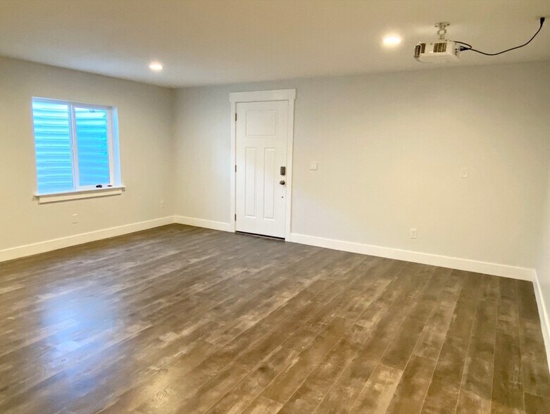 Building Photo - 307 E 280 N