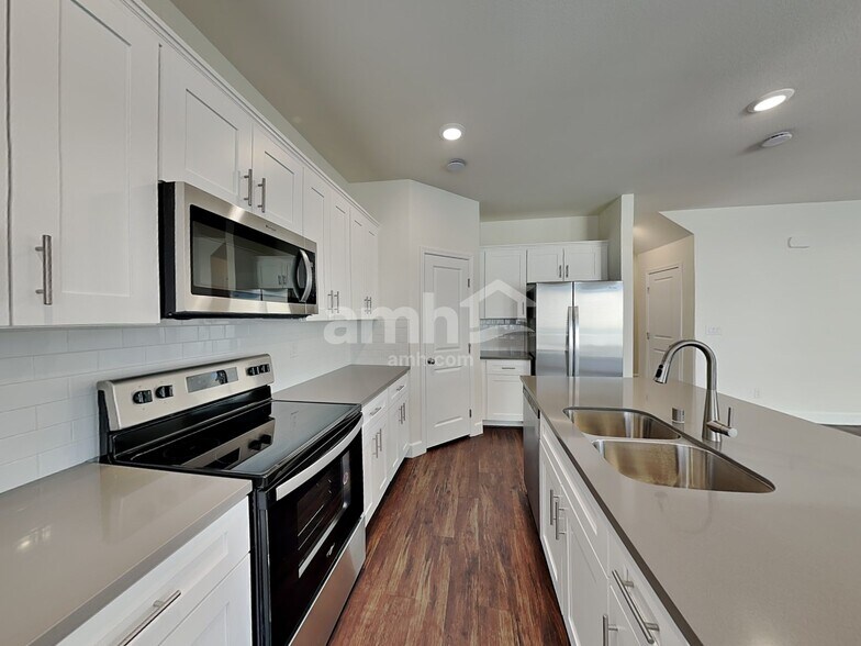 Building Photo - 8814 Carmine Cob Ave