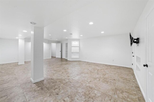 Building Photo - 287 Kerstyn Dr