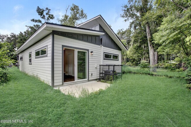Building Photo - 2291 Clemente Dr