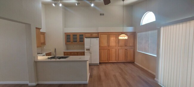 Building Photo - Antelope Single Story, - 3 bedroom, 2 bath - Separate Living Room, Family Room w/fireplace  Low M...