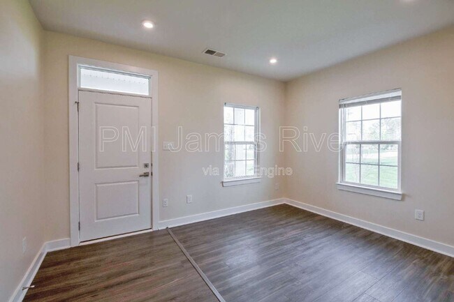 Building Photo - 8225 Spiral Dr