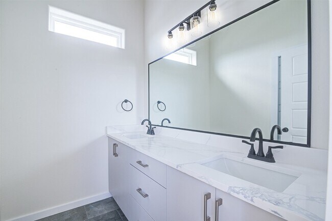 Building Photo - 4025 Avenue M