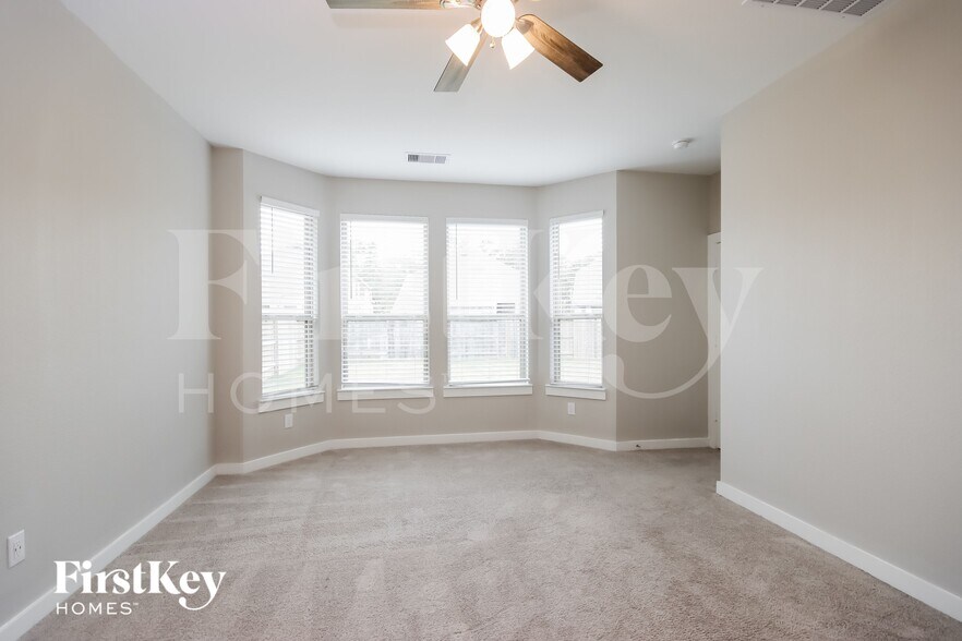 Building Photo - 16411 Little Pine Creek Dr