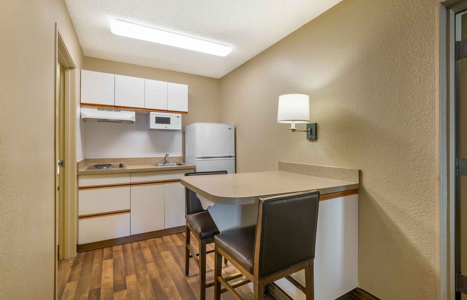 Building Photo - Furnished Studio-Portland - Tigard