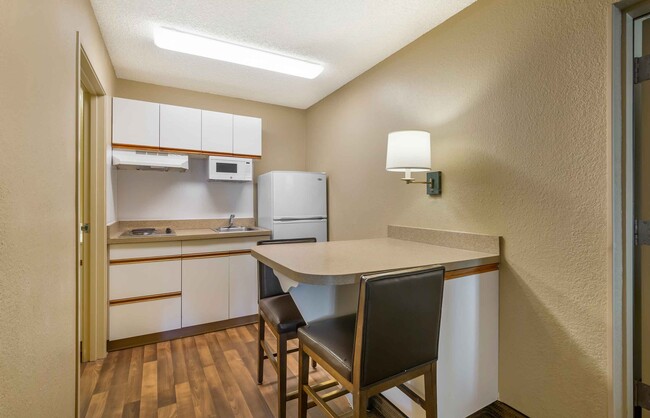 Building Photo - Furnished Studio-Portland - Tigard