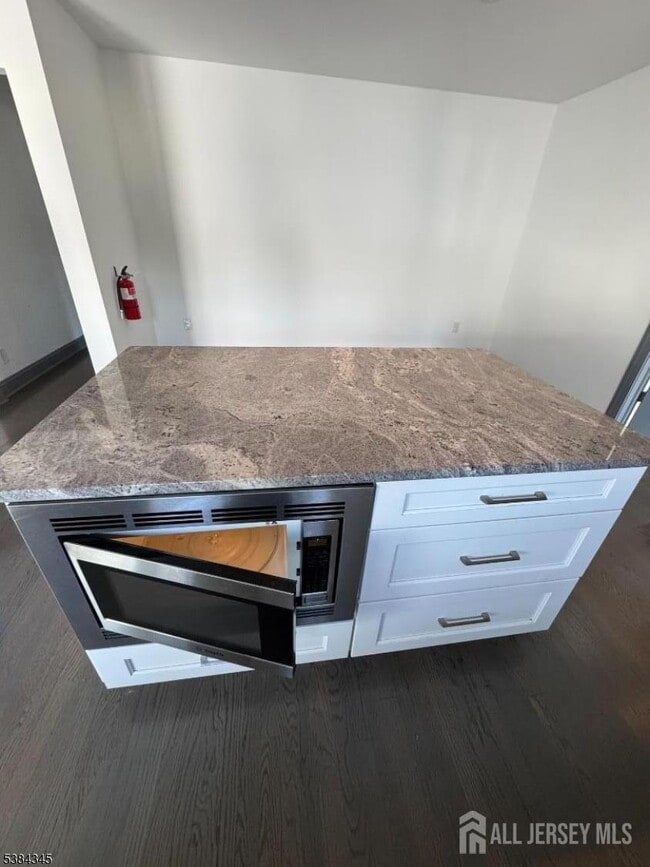 Building Photo - 445 US-202