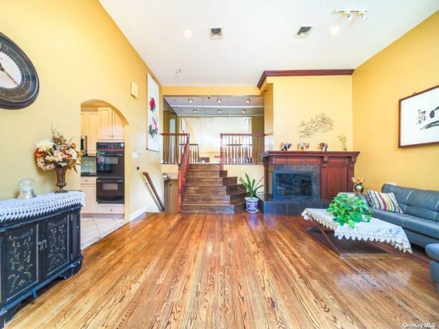 Building Photo - 123 Hazelwood Dr