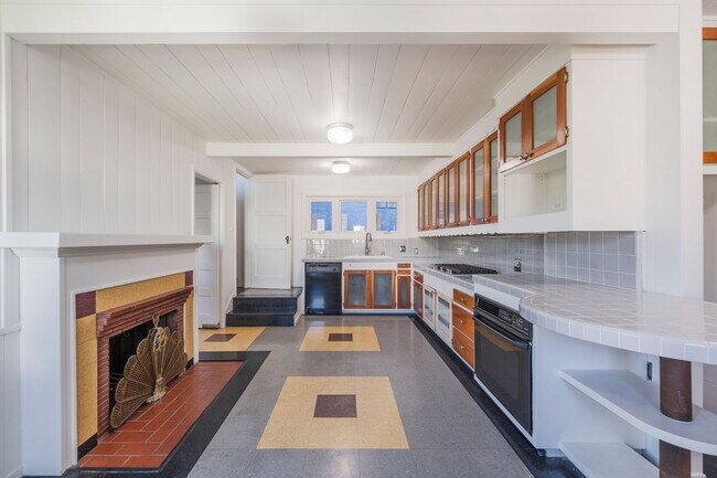 Building Photo - 720 8th St