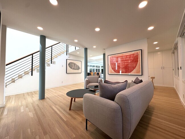 Building Photo - Modern Home availalble for lease in Menlo ...