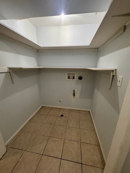 Building Photo - 807 S 14th St