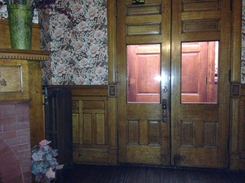 Building Photo - 802 Grand Ave