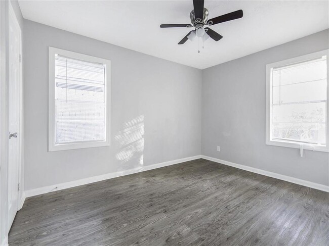 Building Photo - 3810 Lehall St