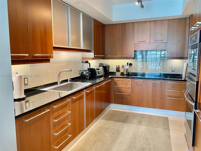 Building Photo - 3101 S Ocean Dr