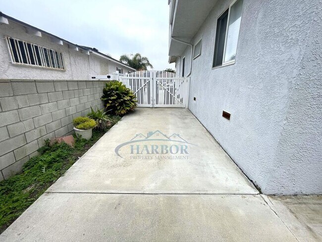 Building Photo - 3706 S Emily St