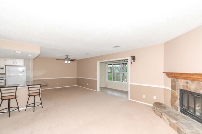 Building Photo - 2106 Palmyra Dr