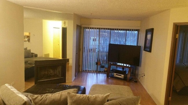 Building Photo - Must see spacious Condo!!!!!!!!!!!!!