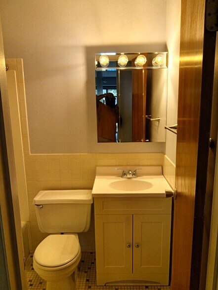 Building Photo - 2500 Topsfield Rd