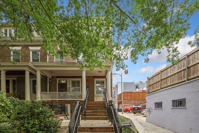 Building Photo - Lovely 2 BR/ 2 BA Condo in Adams Morgan!