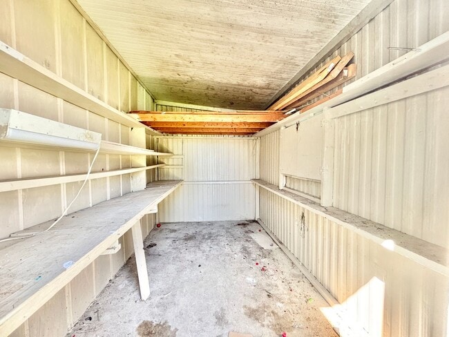 Building Photo - Unfurnished 2 Bedroom Manufactured Home in Barefoot Bay Available Now!