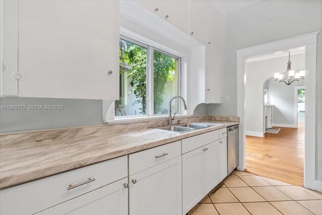 Building Photo - 34 SW 18th Rd