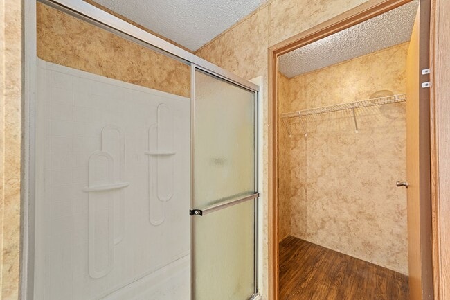 Building Photo - Spacious 3BR/2BA Home  Available Now!