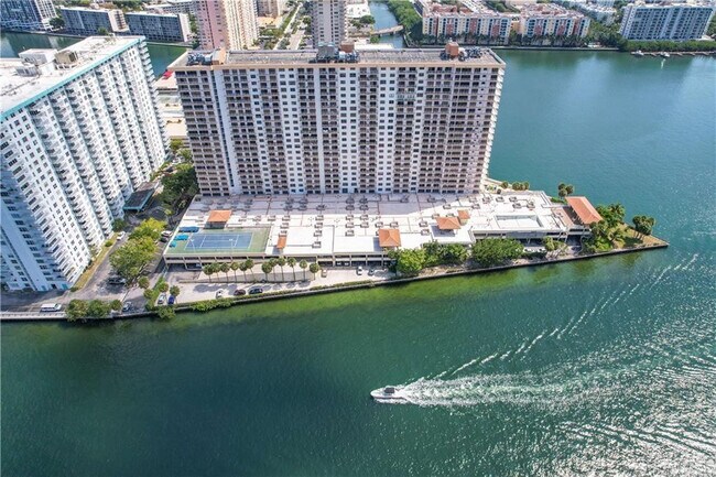 Building Photo - 290 174th St St