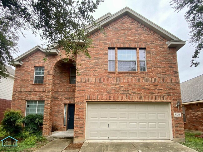 Primary Photo - LARGE 4 bed/3.5 bath, with open floor plan...