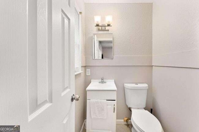 Building Photo - 577 Athens St