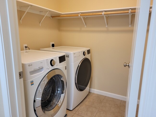 Building Photo - 2388 Vera Dr