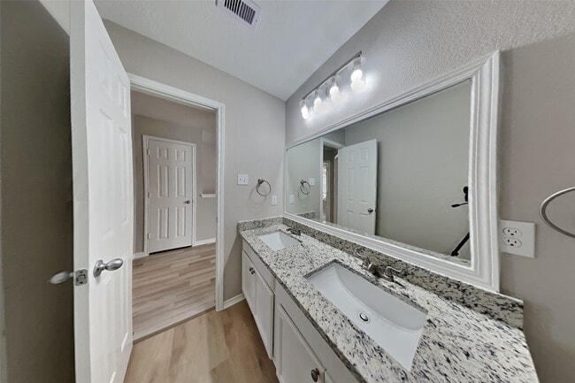 Building Photo - 18502 Fair Grange Ln