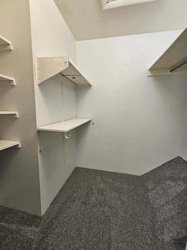 Building Photo - Serene 2 Bedroom 1 1/2 Bath Aurora Townhom...