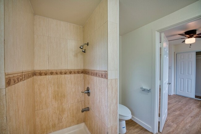Building Photo - 3BD/2BA with extra living space new Kitche...