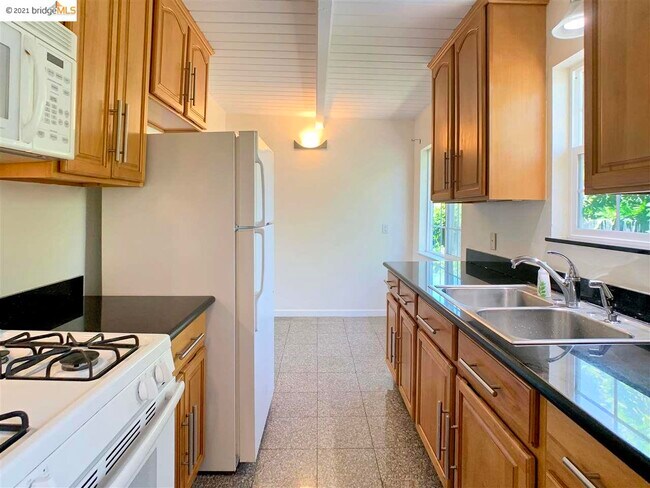 Building Photo - 929 Liberty St