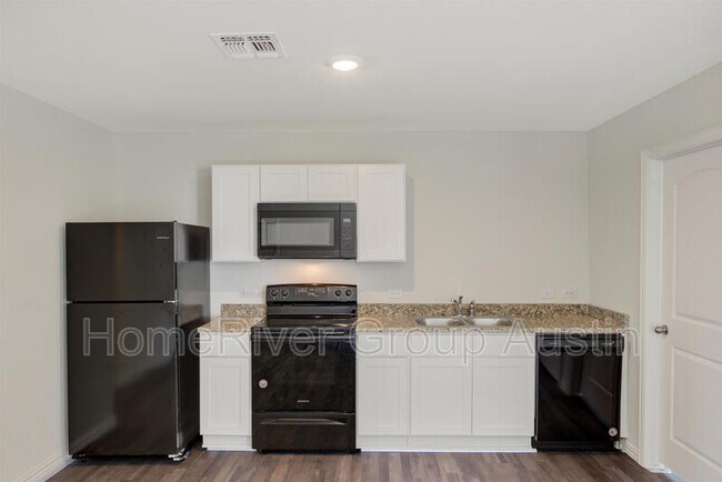 Building Photo - 410 S 12th St