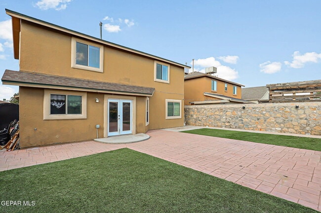 Building Photo - 14270 Gil Reyes Dr