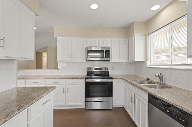 Building Photo - 6934 Renfro Dr