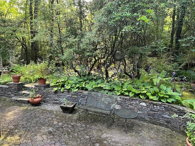 Building Photo - 487 Riverwood Dr