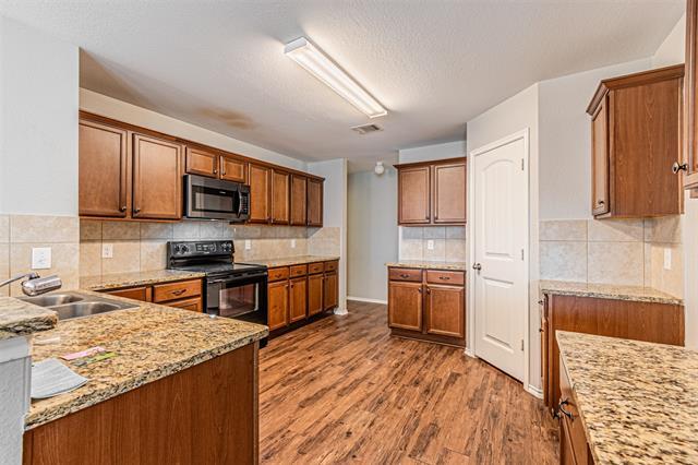 Building Photo - 1202 Pampa Grass Dr