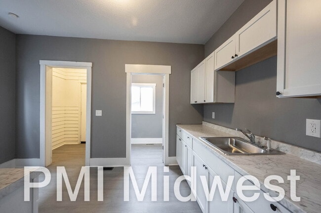 Building Photo - 22 N Euclid Ave