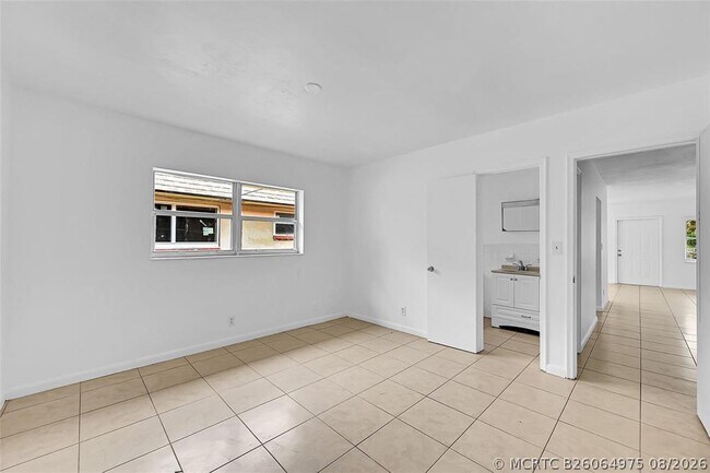 Building Photo - 1218 NW 6th Ave
