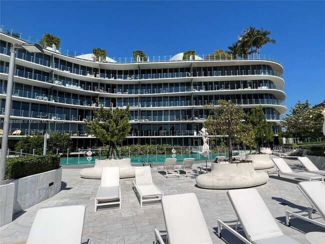 Building Photo - 1 Collins Ave