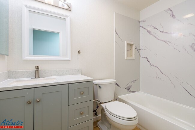 Building Photo - Olive 1178/1180