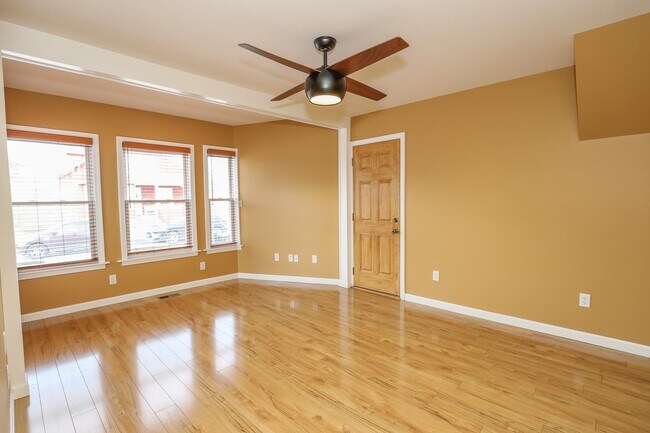 Building Photo - 32 Chapleau Ave