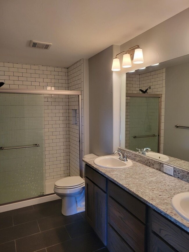 Building Photo - 3 Bedroom, 2 1/2 Bathroom Townhouse -2 weeks free rent with 1-year lease-