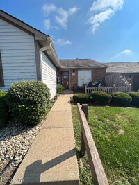 Building Photo - 3543 Chesapeake Dr