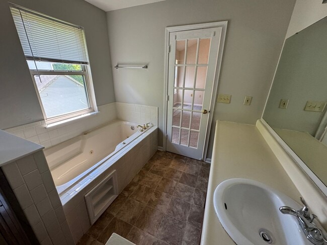 Building Photo - Eagle Creek 3 Bed 2.5 Bath