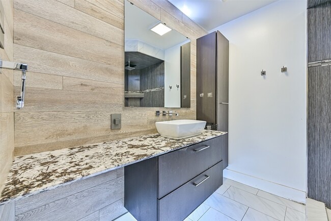 Building Photo - 9322 Petersham Dr