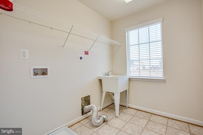 Building Photo - 366 Embrey Mill Rd
